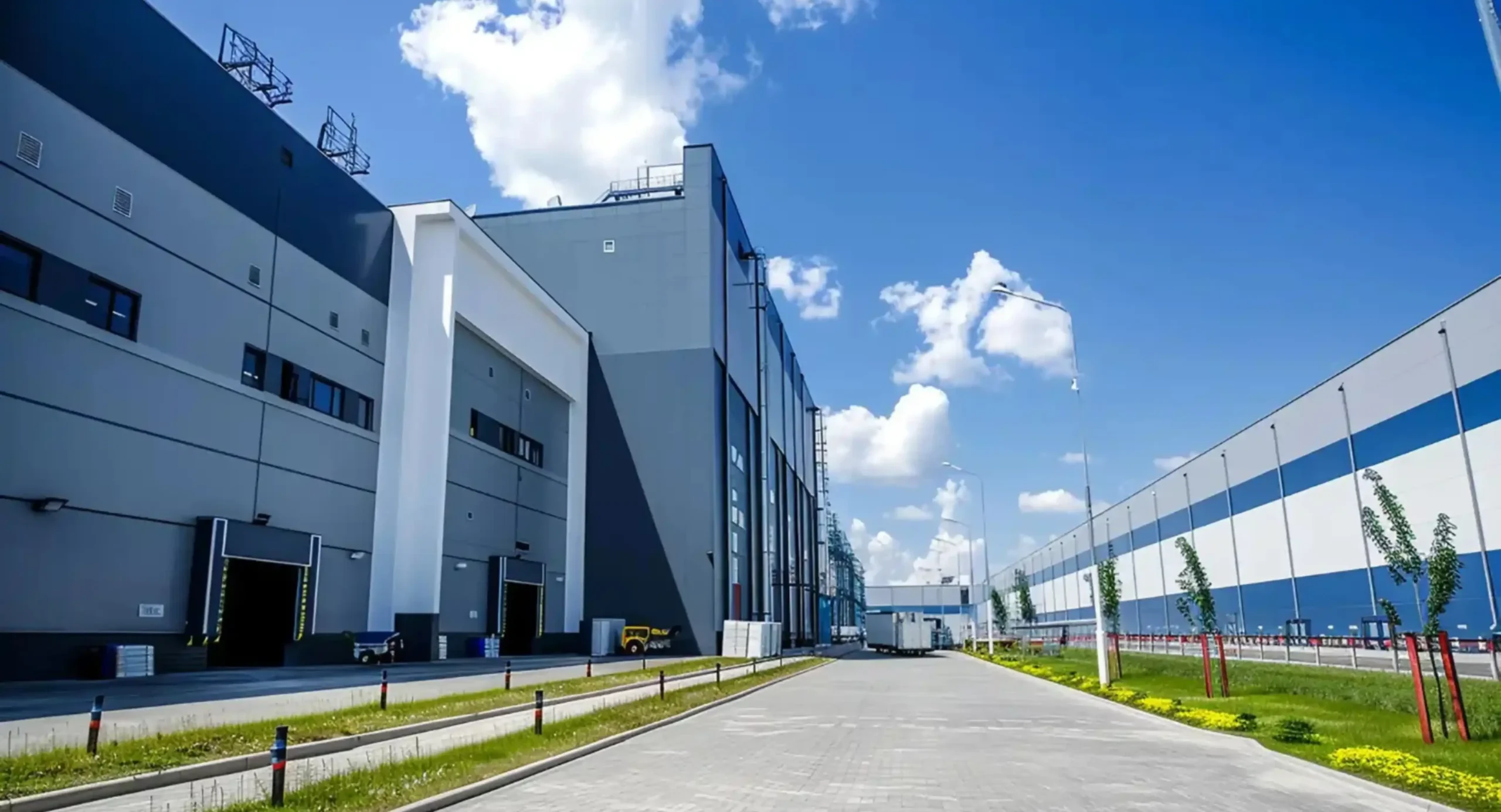 Centrale wentylacyjne w halach produkcyjnych – jak zapewniają jakość powietrza EkoZefir Centrale wentylacyjne w halach produkcyjnych – jak zapewniają jakość powietrza EkoZefir